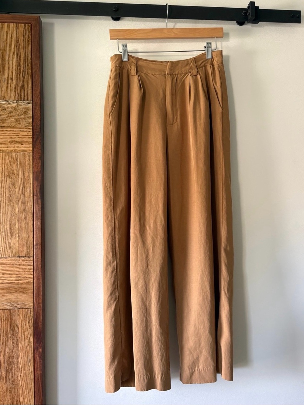 DISSH Karla linen blend trousers in camel - Picture 4 of 7